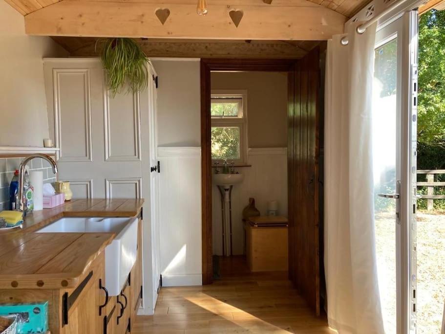 Villa Aspen Leaves: The Perfect Farm Retreat à Graffham Extérieur photo